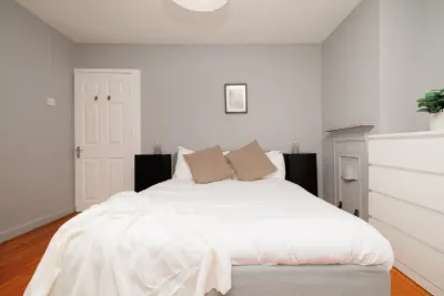 5 - Ensuite Double