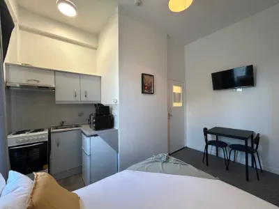5 - Flat
